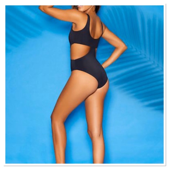 ☘️ Cutout One Piece Swimsuit - Picture 3 of 5